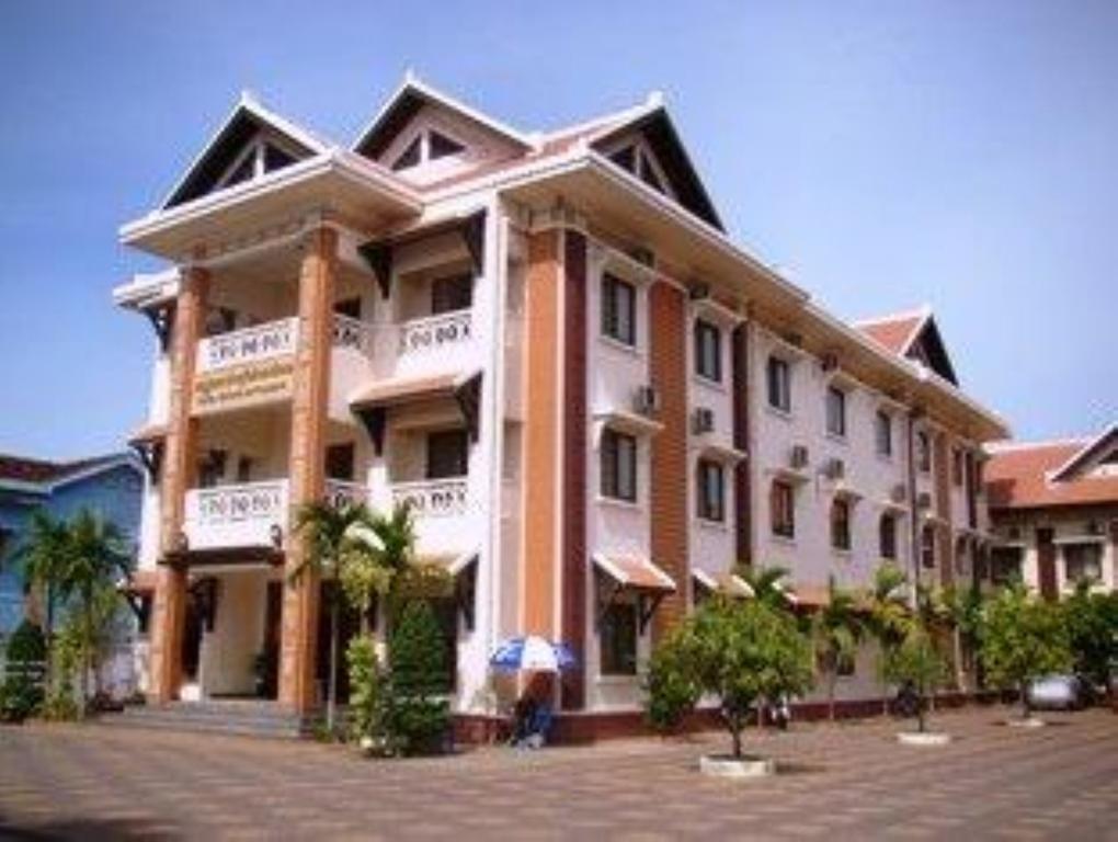 Victoria Hotel Battambang Buitenkant foto